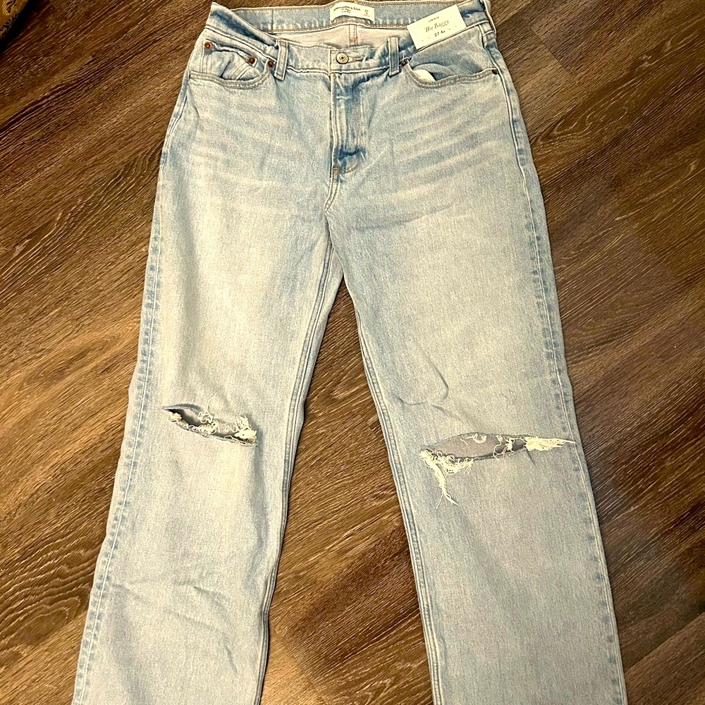 Abercrombie & Fitch NWT “The Baggy” low-rise light-wash, distressed jeans